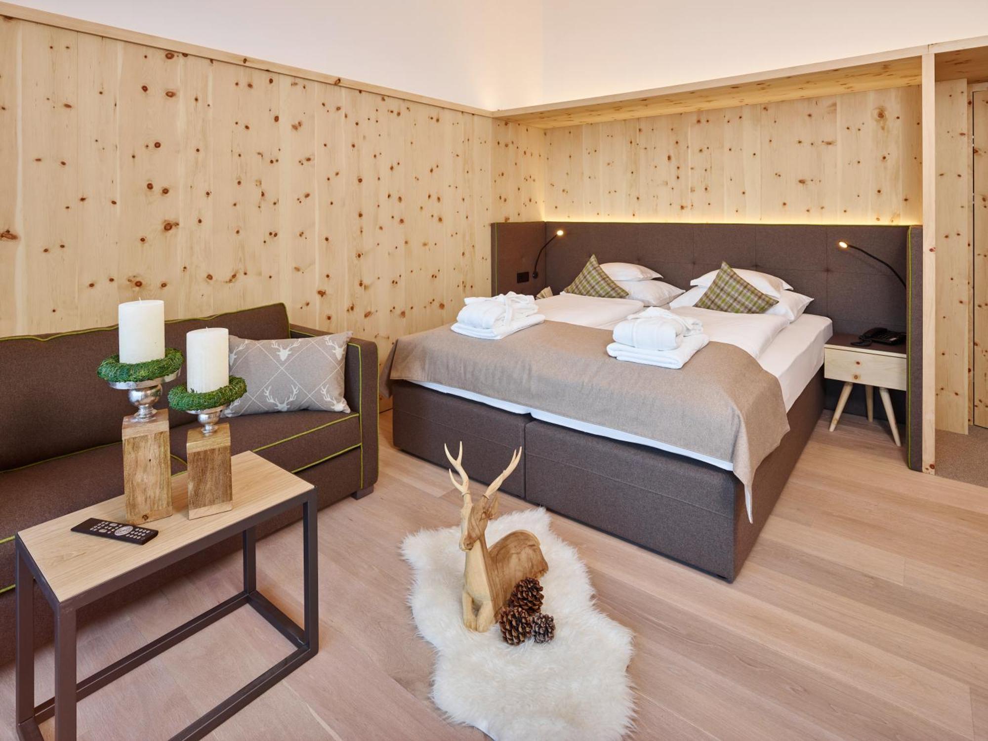 อัลไพเนอร์-เนเจอร์ รีสอร์ต ทิโรล Hotel นอยชติฟ อิม ชตูไปทัล ภายนอก รูปภาพ