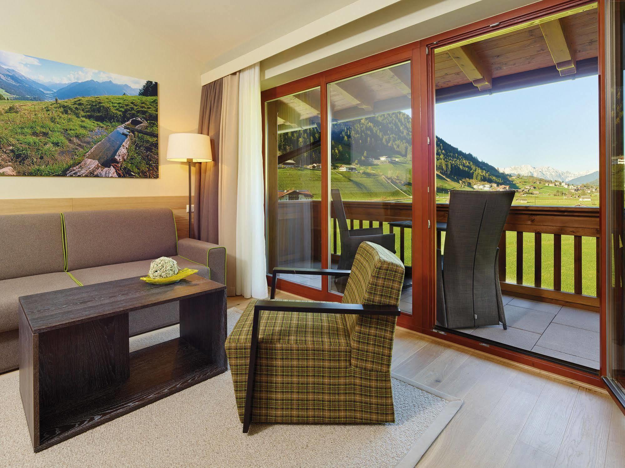 อัลไพเนอร์-เนเจอร์ รีสอร์ต ทิโรล Hotel นอยชติฟ อิม ชตูไปทัล ภายนอก รูปภาพ
