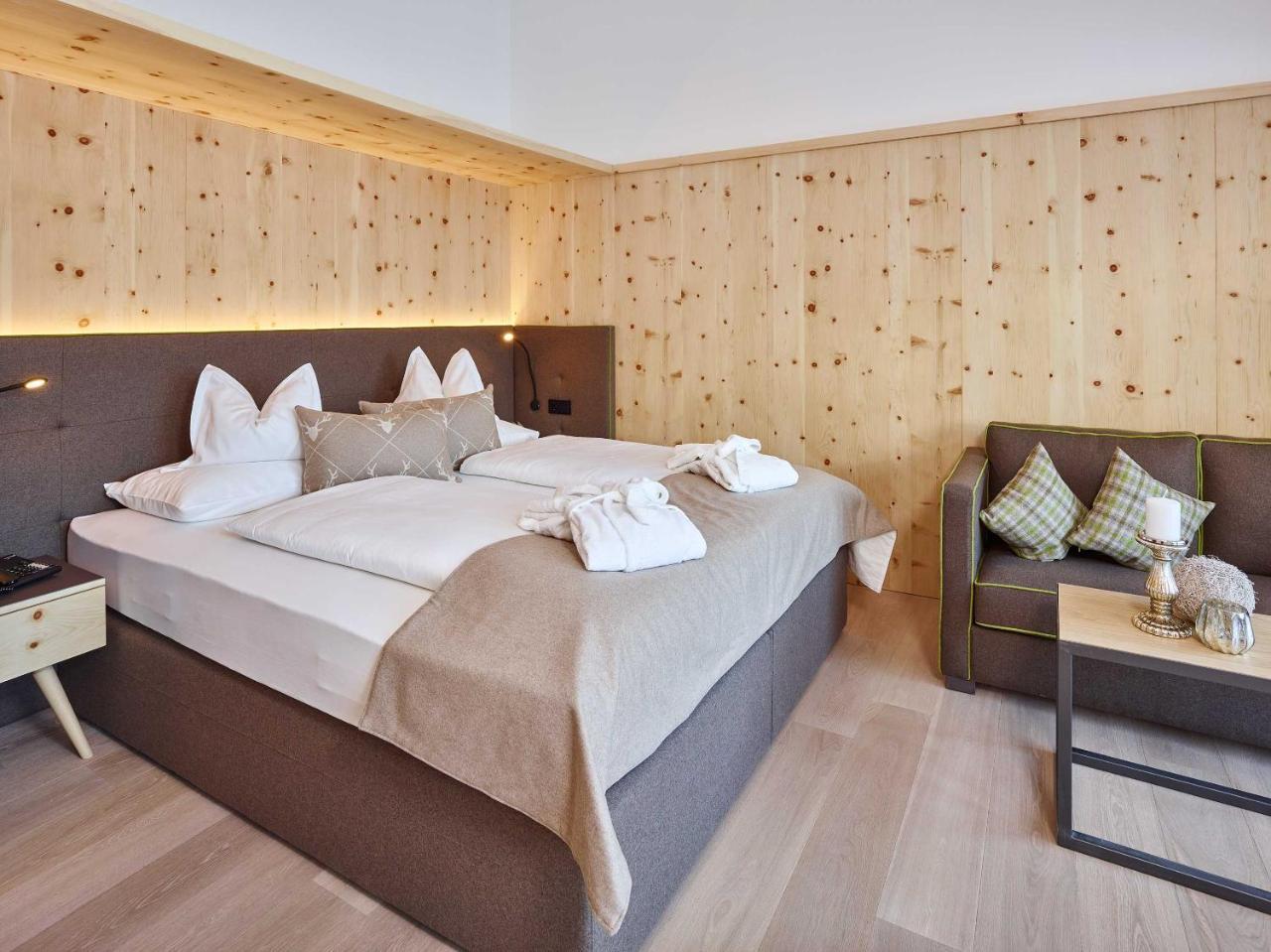 อัลไพเนอร์-เนเจอร์ รีสอร์ต ทิโรล Hotel นอยชติฟ อิม ชตูไปทัล ภายนอก รูปภาพ